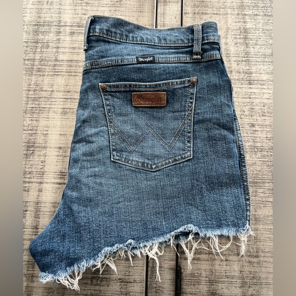 Wrangler Pants - Wrangler Woman’s Retro High Rise Cut-Off Short Blair